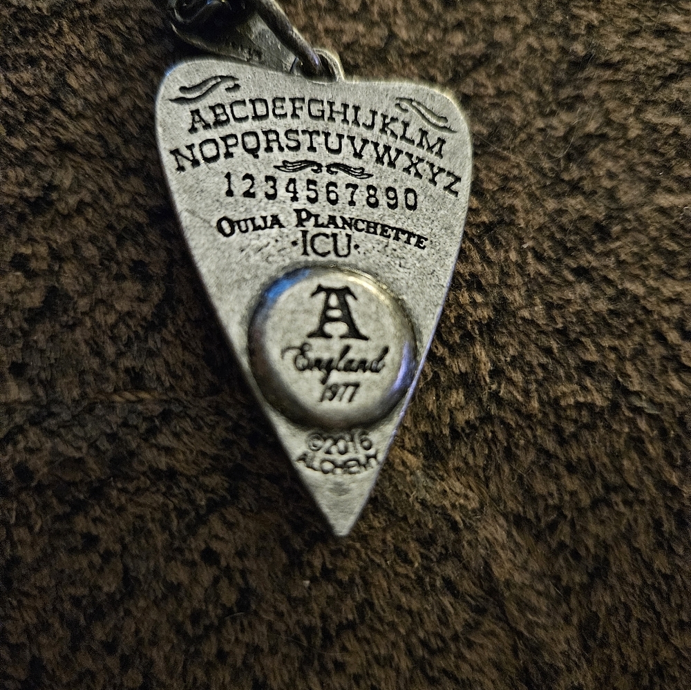 Ouija board necklace - Picture 3 of 3
